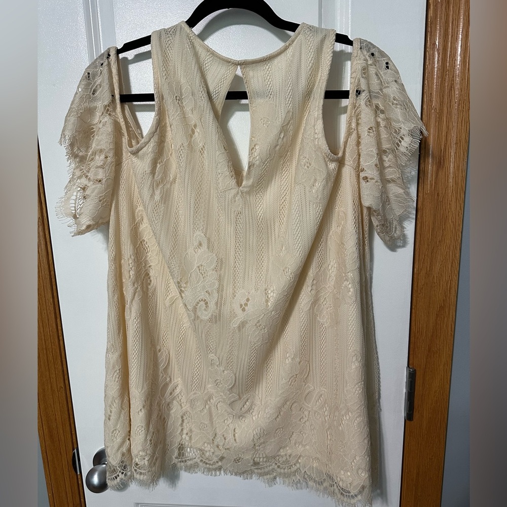 Maurice’s size 3x Elegant Lace Cream cold shoulder blouse